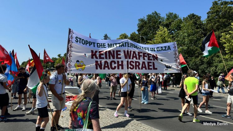 Berlin’de Aynı Anda İki Karşıt Gösteri: Gazze İçin Protesto, İsrail’e Destek
