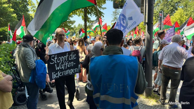 Berlin’de Aynı Anda İki Karşıt Gösteri: Gazze İçin Protesto, İsrail’e Destek
