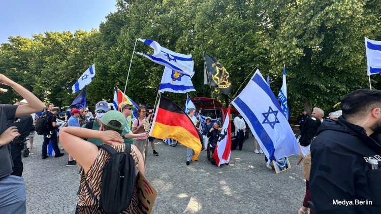 Berlin’de Aynı Anda İki Karşıt Gösteri: Gazze İçin Protesto, İsrail’e Destek