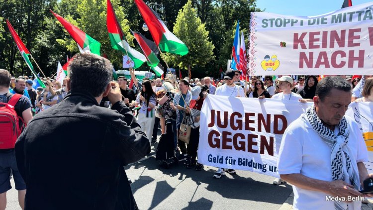 Berlin’de Aynı Anda İki Karşıt Gösteri: Gazze İçin Protesto, İsrail’e Destek
