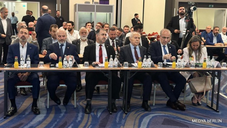 Berlin’de D-8 Zirvesi: Adil Dünya İdeali İçin 28. Yıl Buluşması