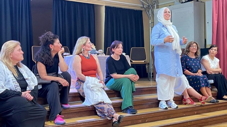 “Anneler ve Kızları" ayakta alkışlandı