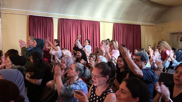 “Anneler ve Kızları" ayakta alkışlandı