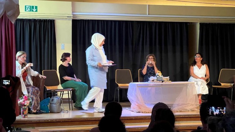 “Anneler ve Kızları" ayakta alkışlandı