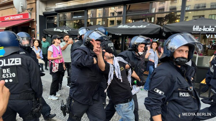 Berlin’de Filistin yürüyüşüne on binler katıldı