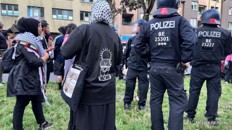 Berlin’de Filistin yürüyüşüne on binler katıldı