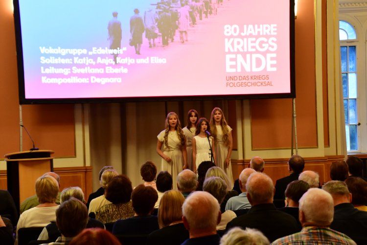 Berlin’de 80. Yıl Anması: Savaşın Sonu ve Sürgünlerin Kaderi