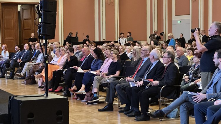 Berlin’de 80. Yıl Anması: Savaşın Sonu ve Sürgünlerin Kaderi