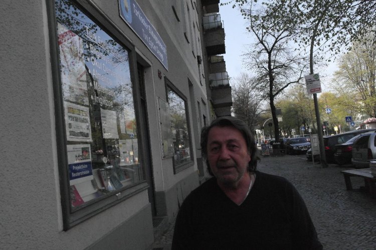 Sanatçı ve Hoca Kimliğiyle İz Bırakan Ümit Akkaya Vefat Etti