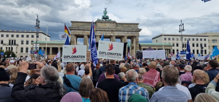 Berlin’de Barış Mitingi: 20 Bin Kişi Sokaklara Çıktı