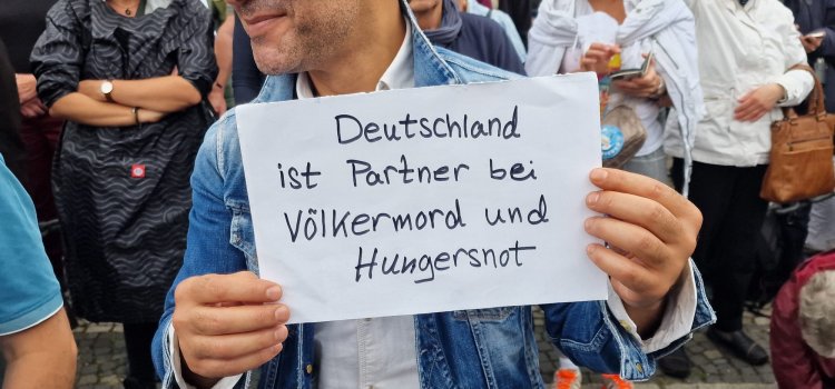 Berlin’de Barış Mitingi: 20 Bin Kişi Sokaklara Çıktı