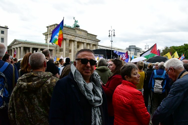Berlin’de Barış Mitingi: 20 Bin Kişi Sokaklara Çıktı
