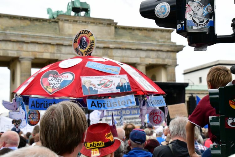 Berlin’de Barış Mitingi: 20 Bin Kişi Sokaklara Çıktı