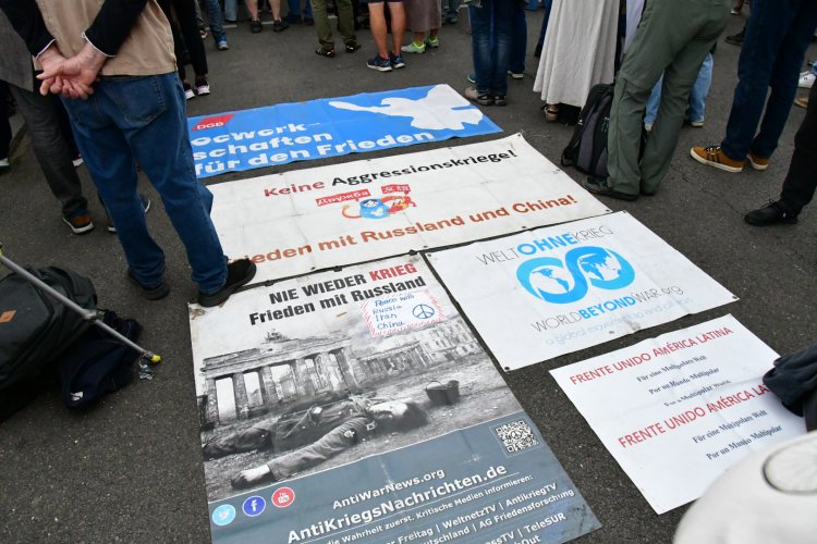 Berlin’de Barış Mitingi: 20 Bin Kişi Sokaklara Çıktı