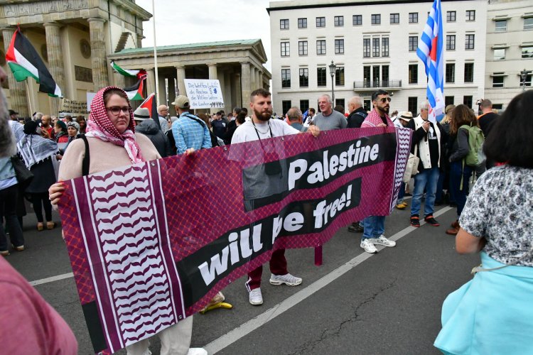 Berlin’de Barış Mitingi: 20 Bin Kişi Sokaklara Çıktı