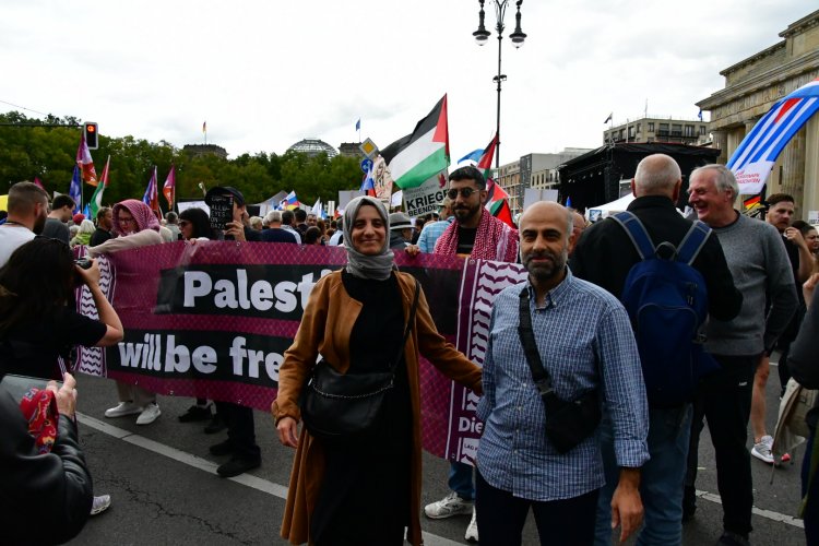Berlin’de Barış Mitingi: 20 Bin Kişi Sokaklara Çıktı
