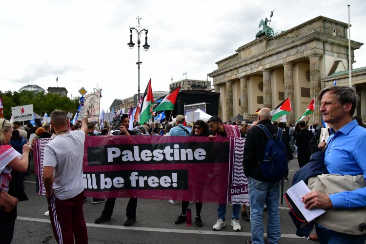 Berlin’de Barış Mitingi: 20 Bin Kişi Sokaklara Çıktı