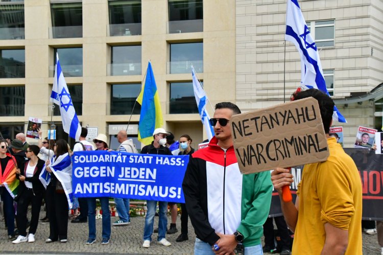 Berlin’de Barış Mitingi: 20 Bin Kişi Sokaklara Çıktı