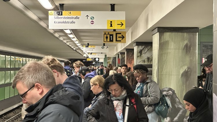Berlin’de Toplu Taşıma Yine Gecikmelerle Gündemde
