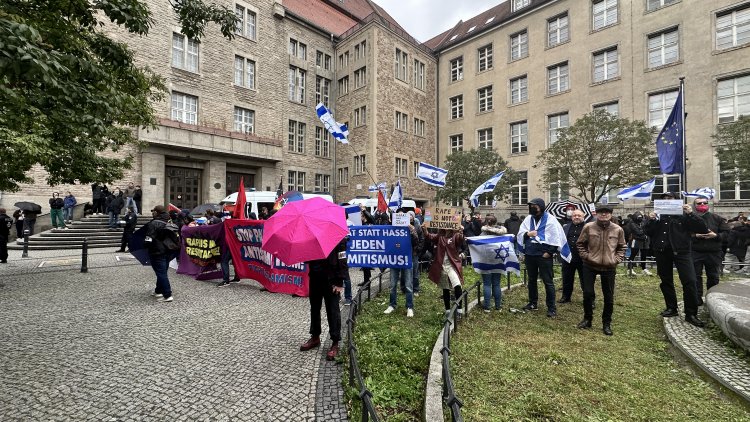 Berlin’de İsrail ve Filistin taraftarları Neukölln’de karşı karşıya geldi