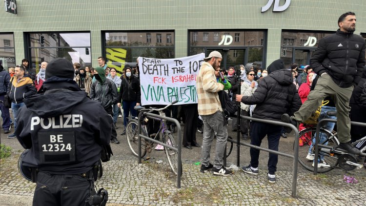 Berlin’de İsrail ve Filistin taraftarları Neukölln’de karşı karşıya geldi