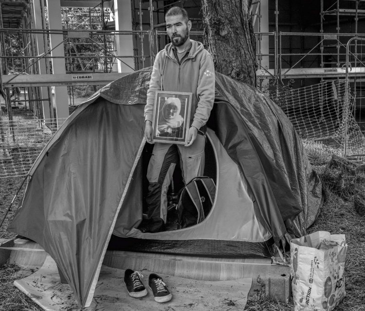 Ali Öz’ün “Fısıltıların İzinde” Sergisi Fransa’da Sanatseverlerle Buluşuyor
