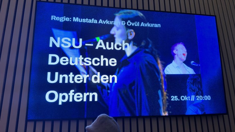 Berlin’de “NSU – Auch Deutsche unter den Opfern” tiyatrosu: Irkçılıkla yüzleşmenin sahnedeki yankısı