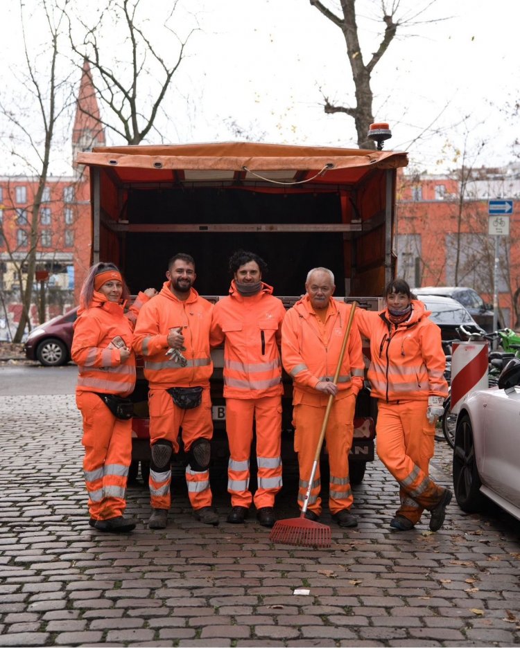 Hakan Demir, BSR ile Rollbergkiez’de temizlik mesaisine çıktı
