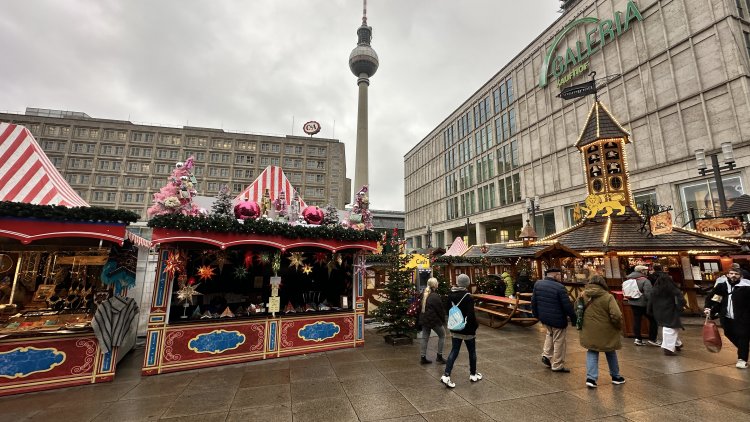 Berlin’de Noel Pazarları Açıldı: Güvenlik Tedbirleri Üst  Seviyeye Çıkarıldı