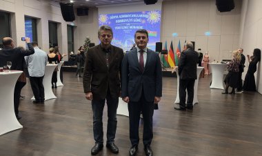 Berlin’de Dünya Azerbaycanlılarının Həmrəyliyi Günü ve Yeni Yıl Resepsiyonu