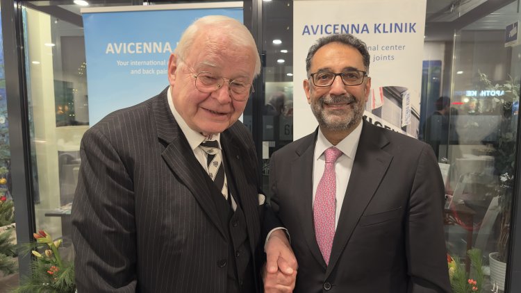 Avicenna Klinik Berlin’de Geleneksel Yıl Sonu Yemeği: Diplomasi, Müzik ve Barış Mesajları