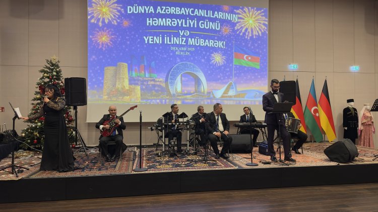 Berlin’de Dünya Azerbaycanlılarının Həmrəyliyi Günü ve Yeni Yıl Resepsiyonu