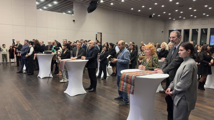 Berlin’de Dünya Azerbaycanlılarının Həmrəyliyi Günü ve Yeni Yıl Resepsiyonu