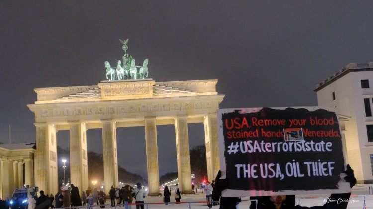 Berlin’de ABD’nin Venezuela’ya yönelik askeri darbesine  protesto