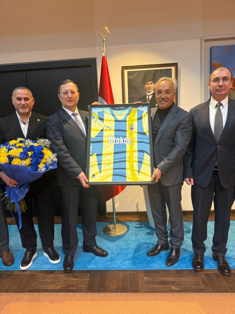 Berlin Büyükelçisi Gökhan Turan, Berlin Fenerbahçeliler Derneği’ni kabul etti