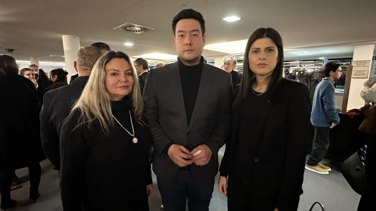 Üç yıl sonra Berlin’de deprem hafızası: Gürcan Öztürk’ün objektifinden bir felaketin izleri