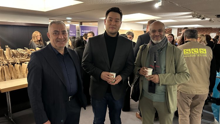 Üç yıl sonra Berlin’de deprem hafızası: Gürcan Öztürk’ün objektifinden bir felaketin izleri