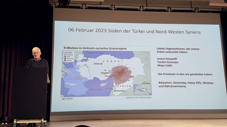 Üç yıl sonra Berlin’de deprem hafızası: Gürcan Öztürk’ün objektifinden bir felaketin izleri