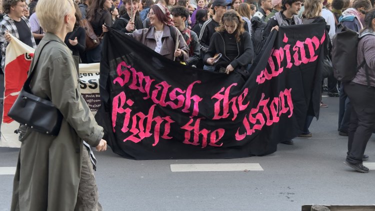 Berlin’de 8 Mart yürüyüşleri: Kottbusser Tor’dan Hermannplatz’a 6.500 kişi yürüdü