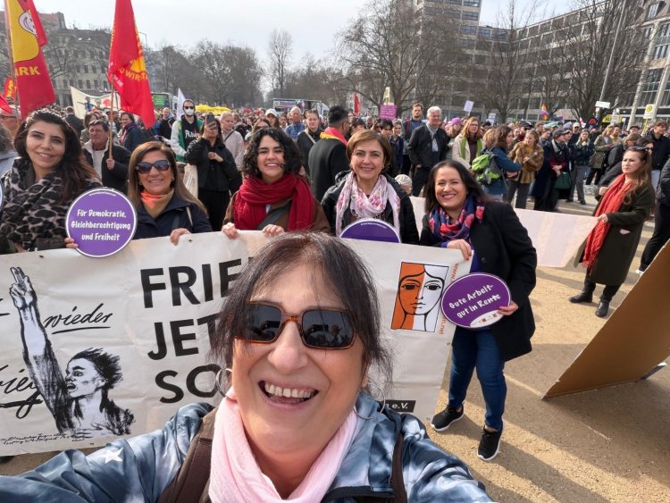 Berlin’de 8 Mart yürüyüşü: göçmen kadınlardan barış ve eşitlik çağrısı