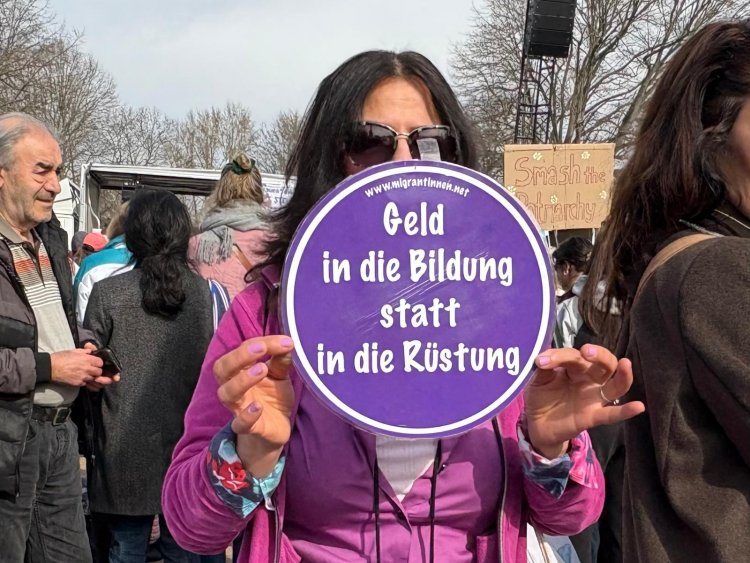 Berlin’de 8 Mart yürüyüşü: göçmen kadınlardan barış ve eşitlik çağrısı