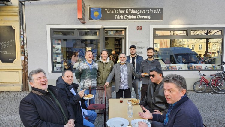 Berlin Türk Eğitim Derneği üyeleriyle bayramlaştı