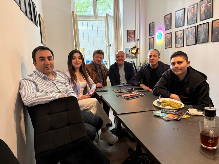 Berlin’de gazeteciler bir araya geldi