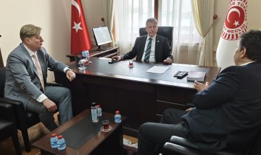 TBMM’de AfD Teması: Selçuk Özdağ, Alman siyasetçi Maximilian Krah’ı ağırladı