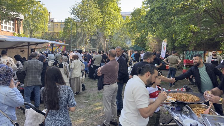 Berlin’de 1 Mayıs coşkusu: Vahdet Kültür Cemiyeti’nden binlerce kişilik aile şenliği