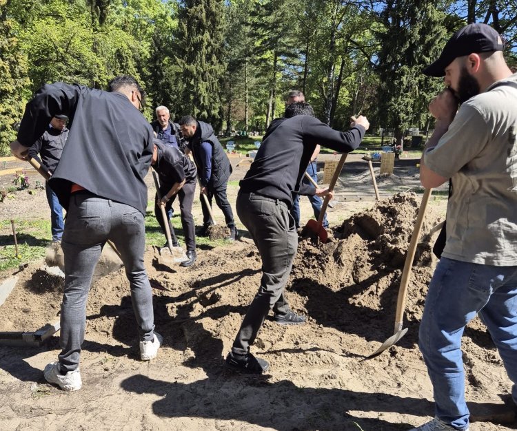 Berlin’de Sadık Çelik son yolculuğuna uğurlandı