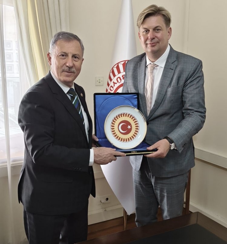 TBMM’de AfD Teması: Selçuk Özdağ, Alman siyasetçi Maximilian Krah’ı ağırladı