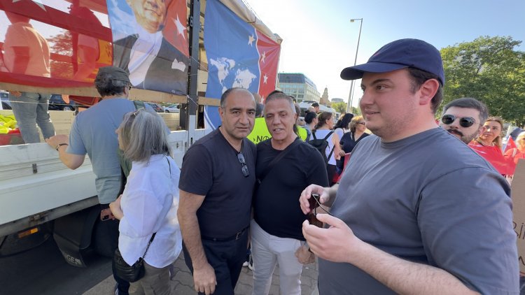 Berlin’de “Mutlak Butlana Karşı Demokrasi Yürüyüşü”