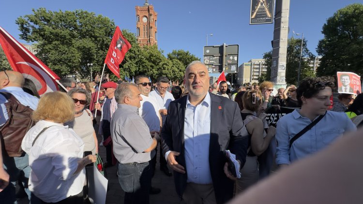 Berlin’de “Mutlak Butlana Karşı Demokrasi Yürüyüşü”