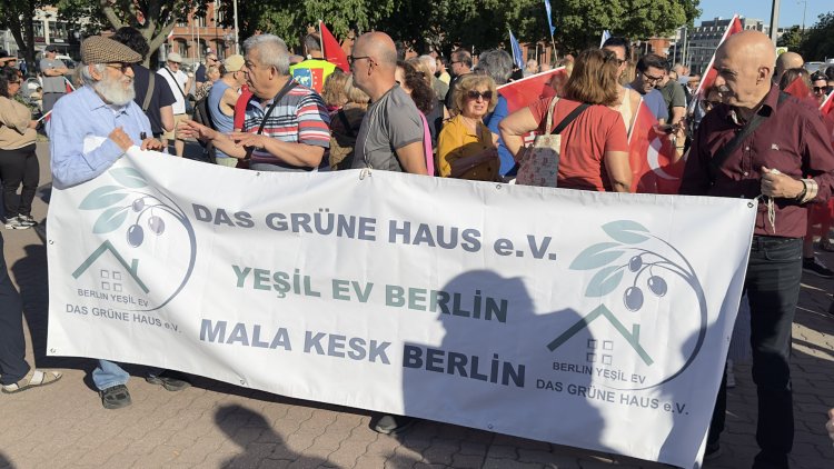 Berlin’de “Mutlak Butlana Karşı Demokrasi Yürüyüşü”